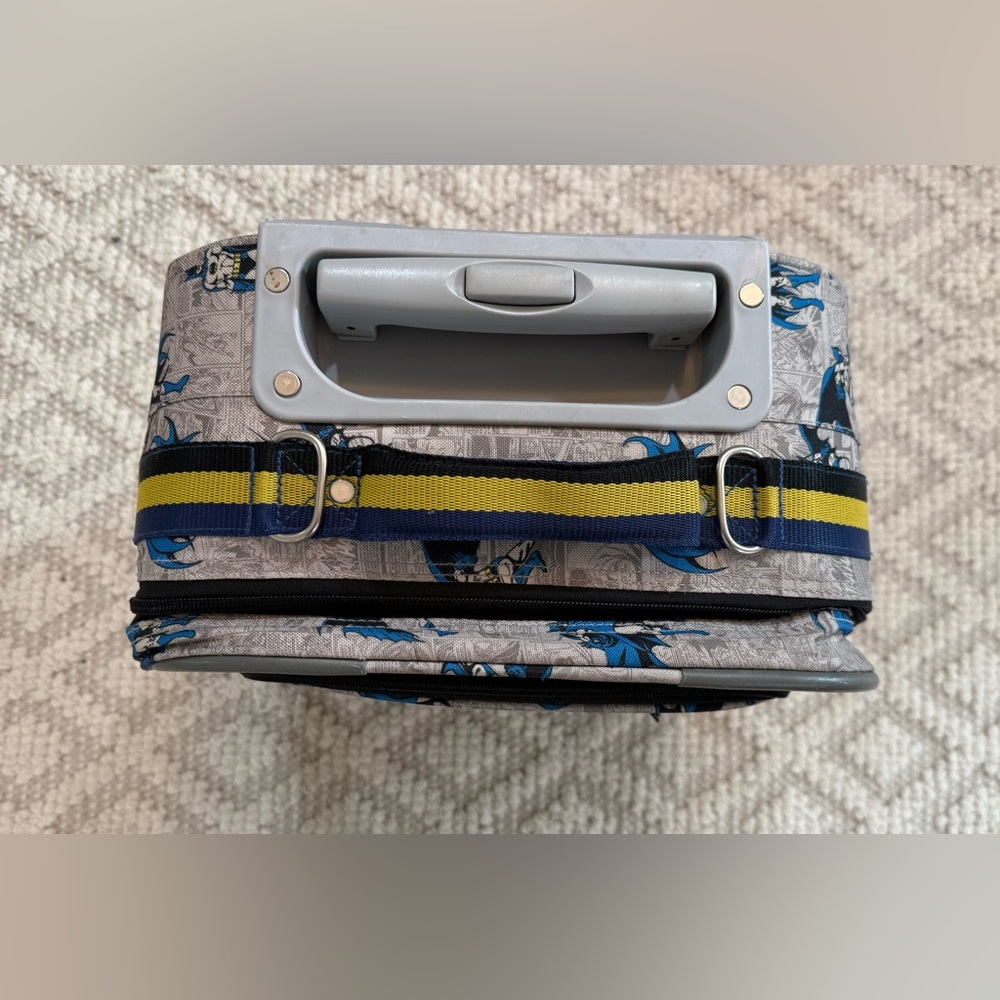POTTERY BARN KIDS MARVEL BATMAN ROLLING CARRYON SUITCASE - Picture 7 of 12